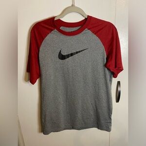 Nike Boys Swoosh T-Shirt, XL 13-15years